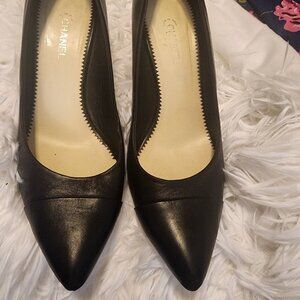 Chanel Black Pumps with Gold Logo Heel – Size 41 | Timeless & Classy